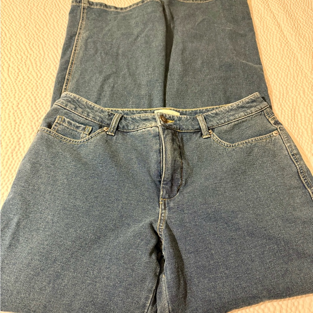 Coldwater Creek Women's mini boot Cut Blue Jeans with stretch